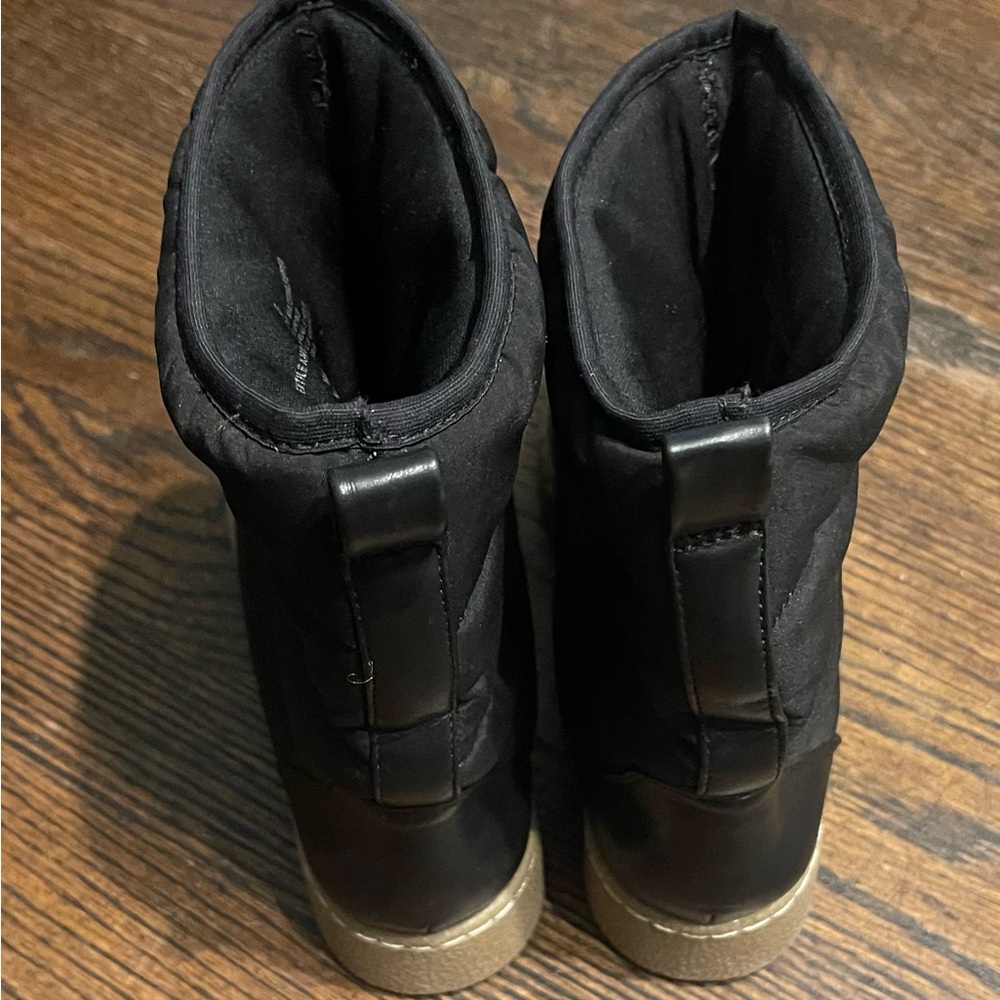 a new day  woman’s Black Quilted Winter Ankle Boot with Tan Platform Sole size 6 - Picture 6 of 14